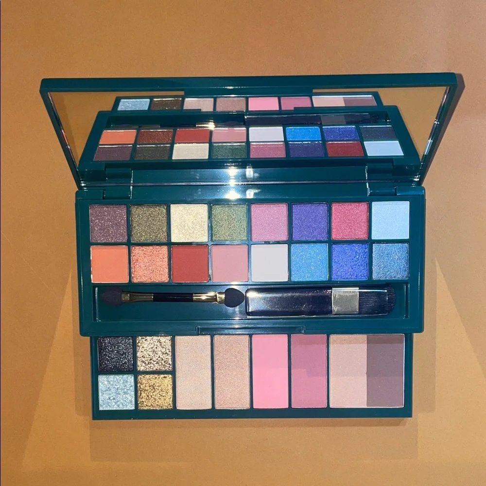 Avon FMG Glimmer Bejeweled Mega Palette (third one)